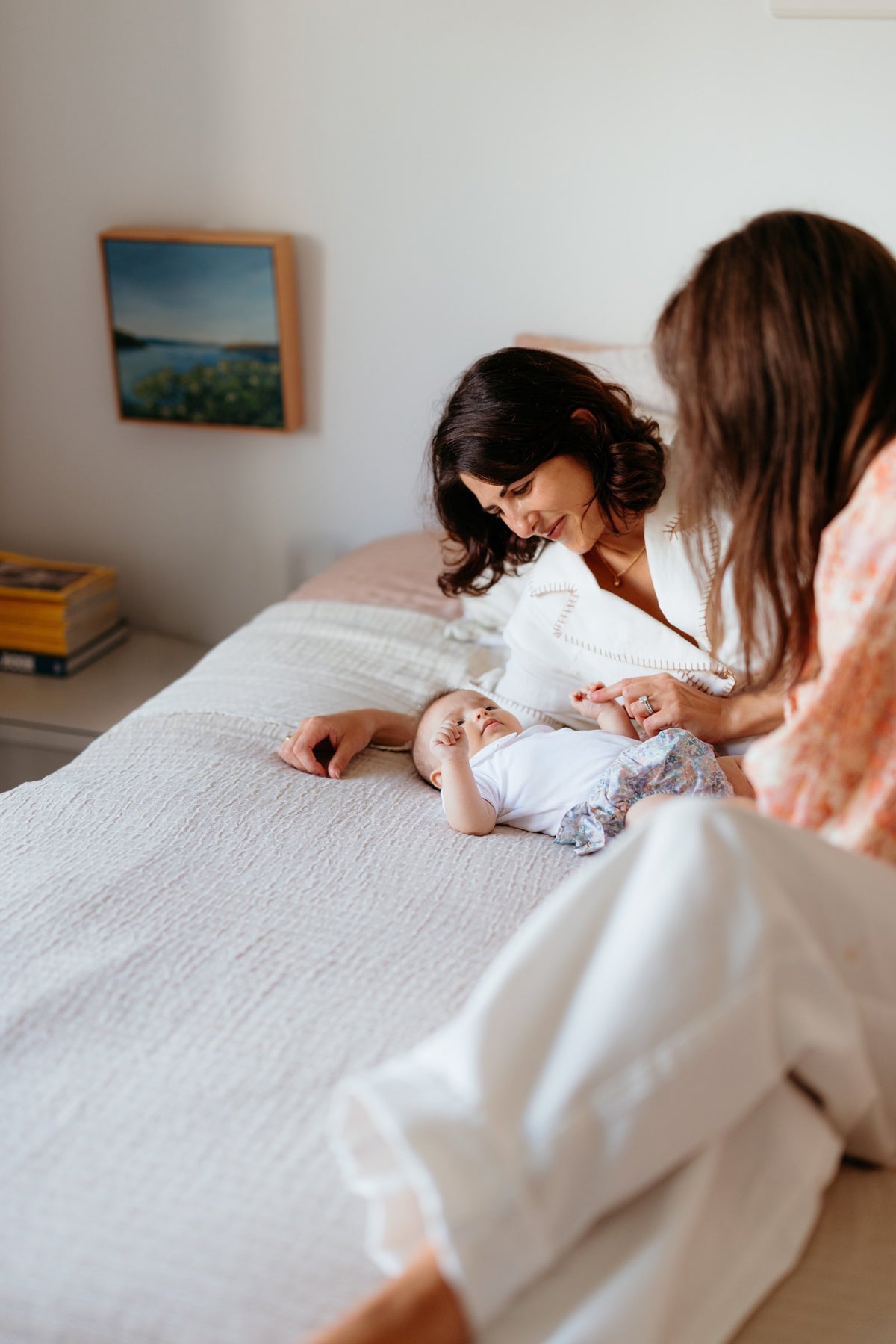 In-home consult shoot: settling baby on bed