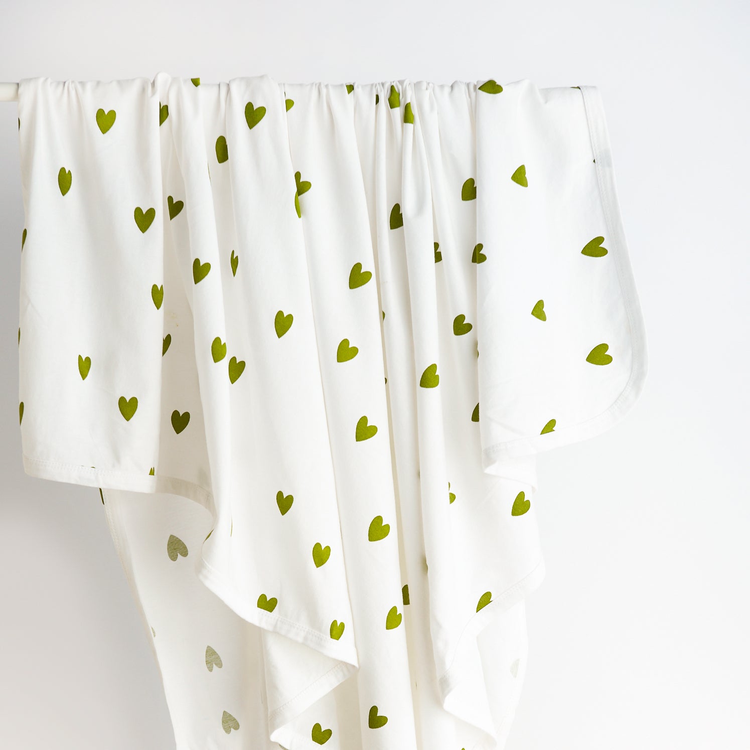 Swoop Swaddle – Wolfie (Green Hearts)