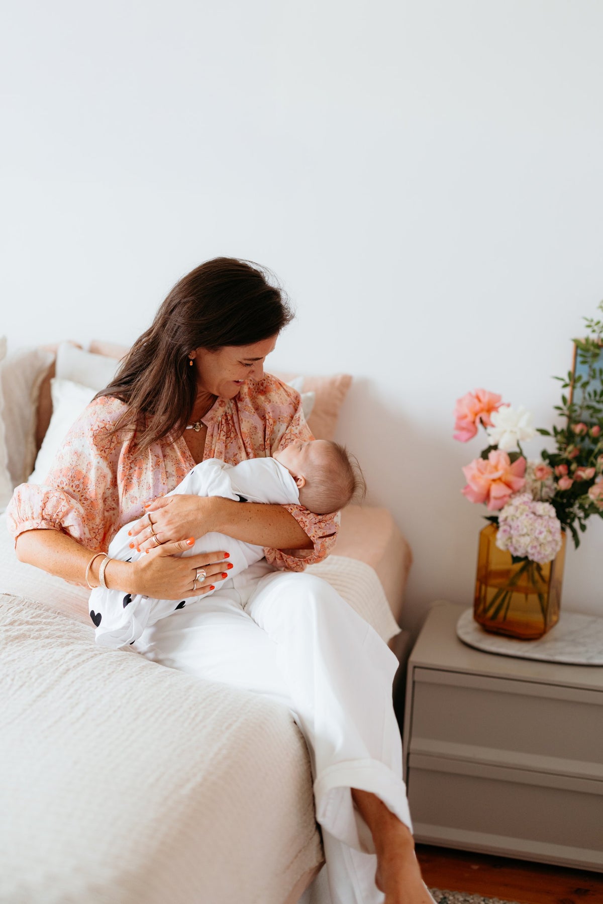 In-home consult shoot: mum cuddling newborn