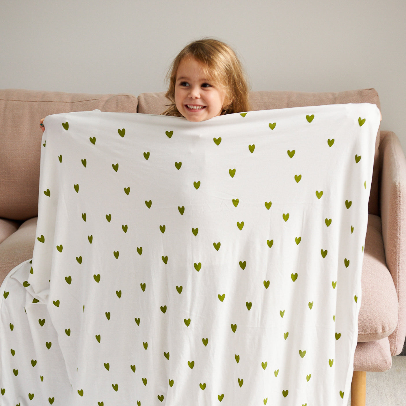 Swoop Swaddle – Wolfie (Green Hearts)